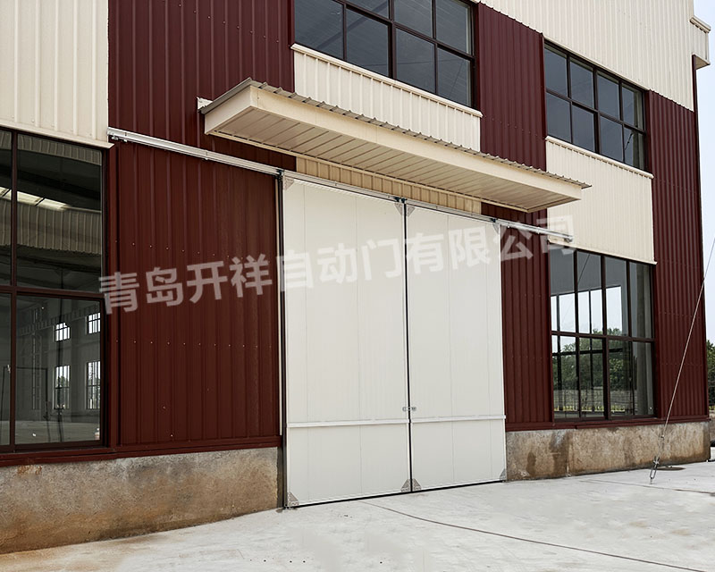 帶不銹鋼護角鋁合金外框廠(chǎng)房推拉門(mén)在貴州安裝完畢